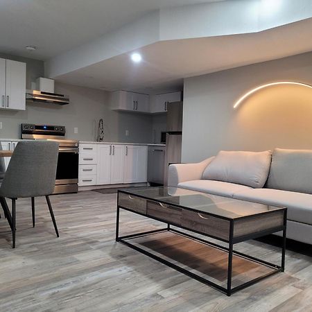 Boardwalk Homes - Executive Townhomes Кичънър Екстериор снимка