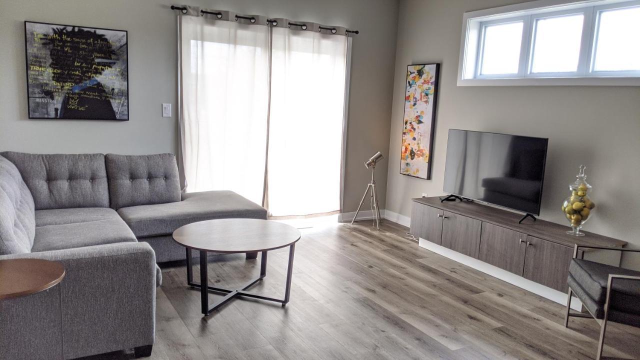 Boardwalk Homes - Executive Townhomes Кичънър Екстериор снимка