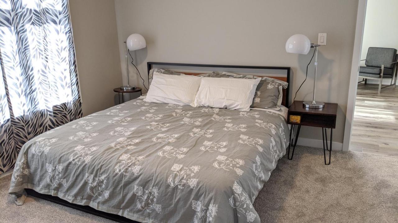Boardwalk Homes - Executive Townhomes Кичънър Екстериор снимка