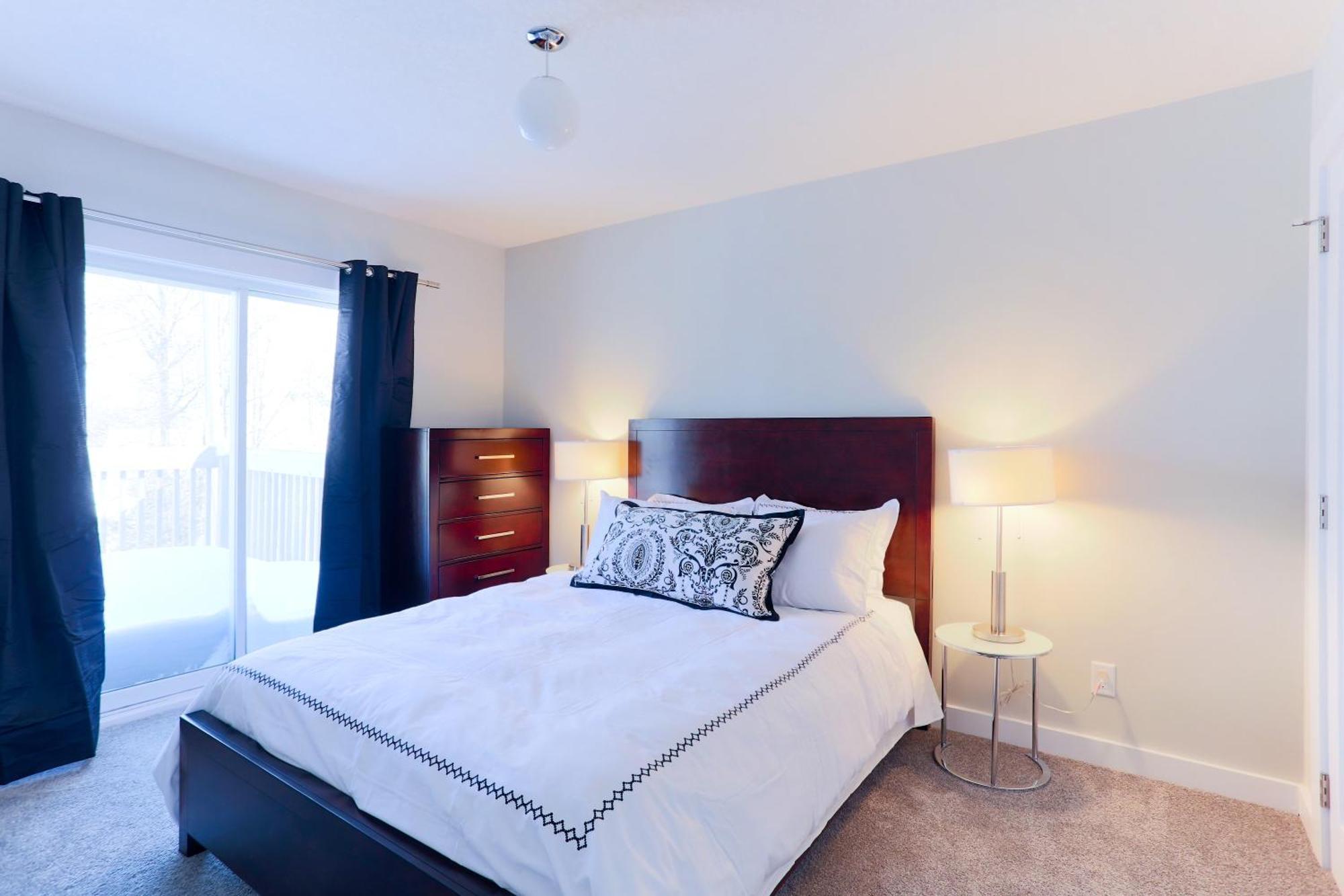 Boardwalk Homes - Executive Townhomes Кичънър Екстериор снимка
