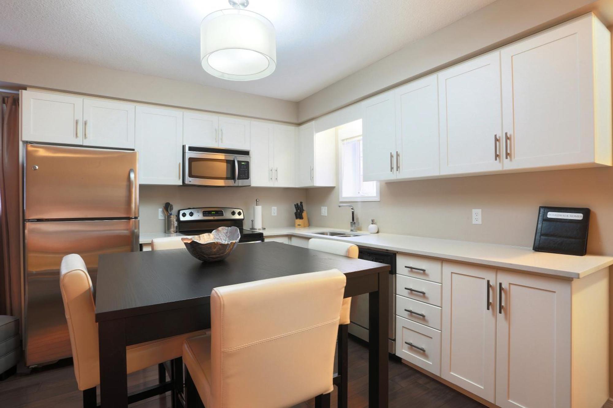 Boardwalk Homes - Executive Townhomes Кичънър Екстериор снимка