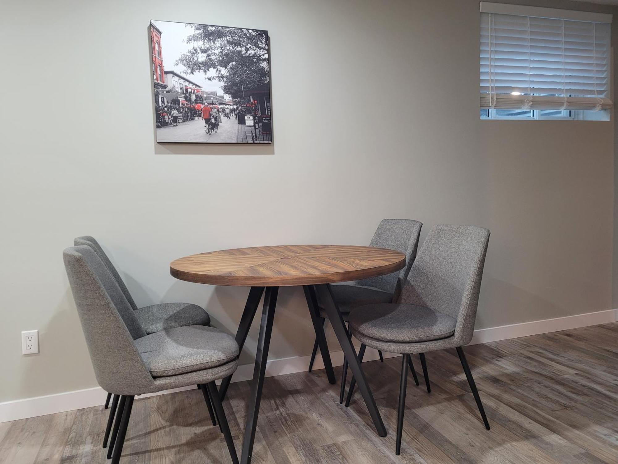 Boardwalk Homes - Executive Townhomes Кичънър Екстериор снимка
