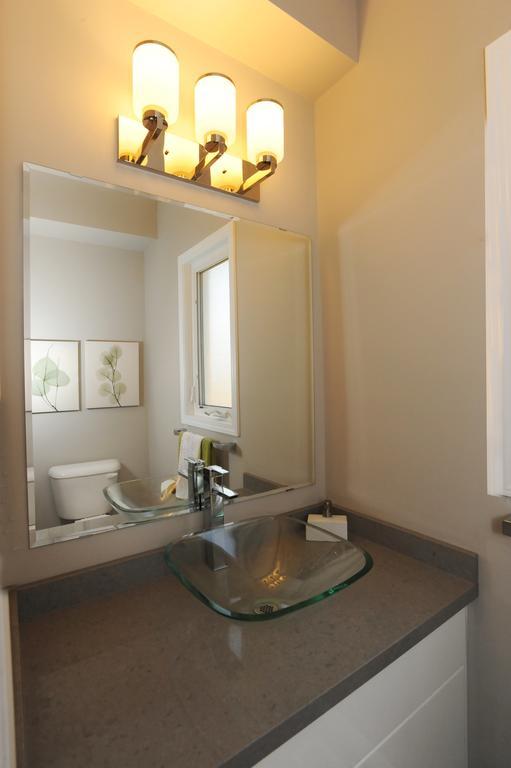 Boardwalk Homes - Executive Townhomes Кичънър Екстериор снимка